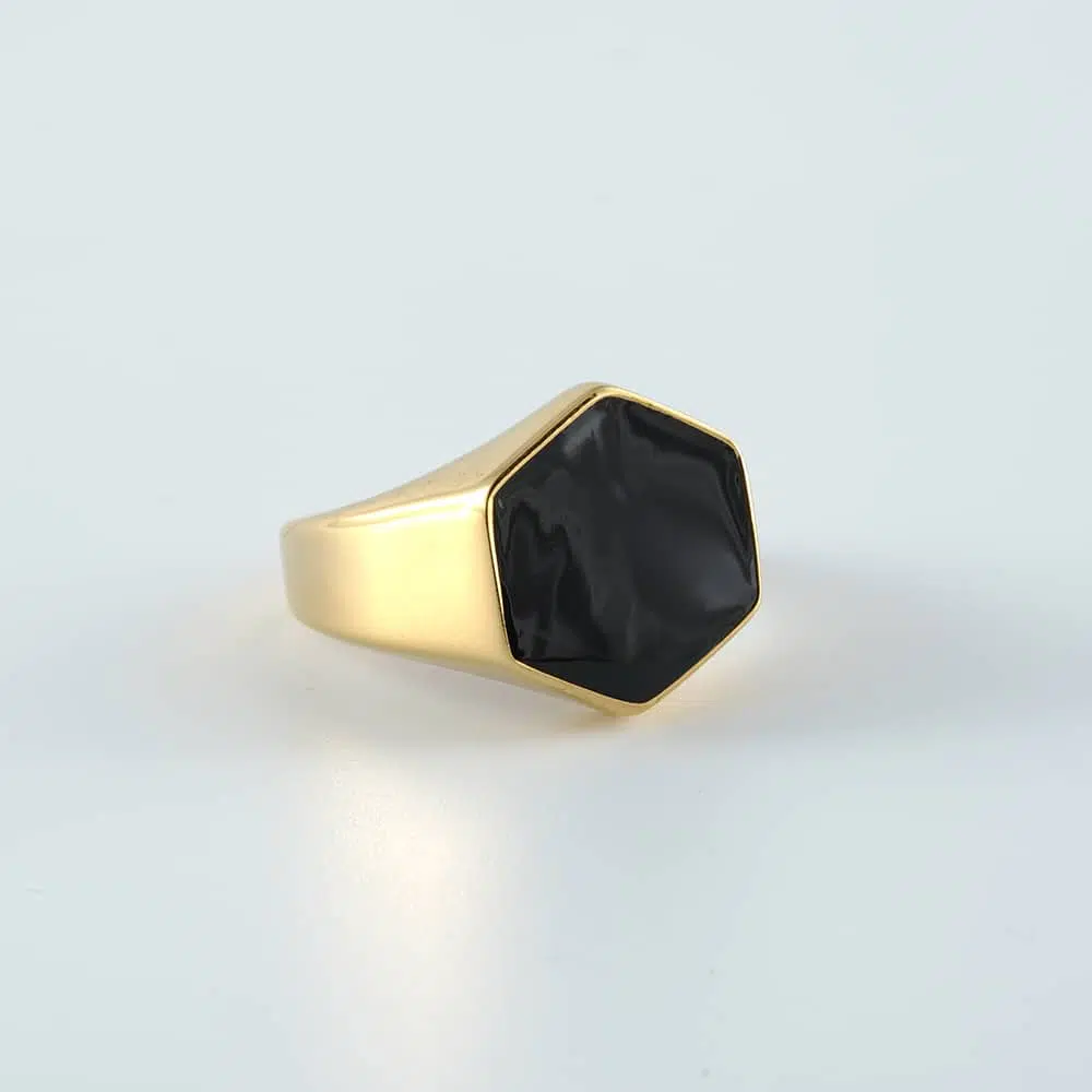 טבעת זהב עם אבן שחורה